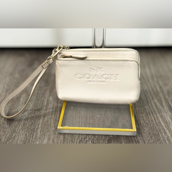 Coach Handbags - Coach Wristlet